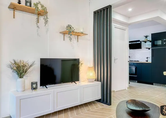 Apartment Superbe Chic, Hyper Centre, Vue Chateau, Parking Inclus Caen