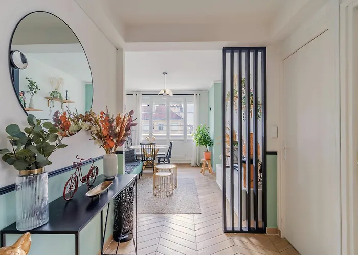 Apartment Superbe Chic, Hyper Centre, Vue Chateau, Parking Inclus Caen